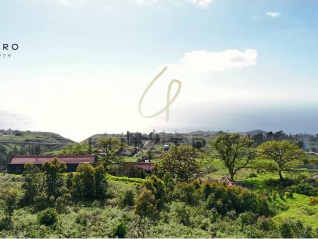 Terreno amplo para construir em Ponta do Pargo