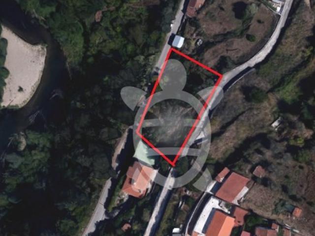 Terreno as portas de Coimbra