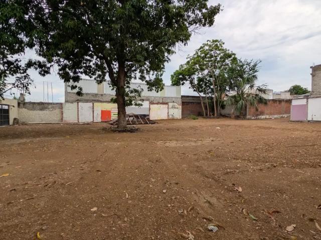 Terreno bardeado Centrico 1,418 m2 Comercial Industrial
