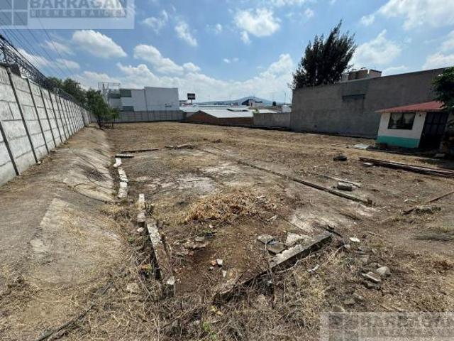 Terreno bardeado en esquina en excelente ubicación en Loma Dorada