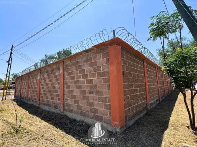 Terreno bardeado en equina en Loma Verde en venta