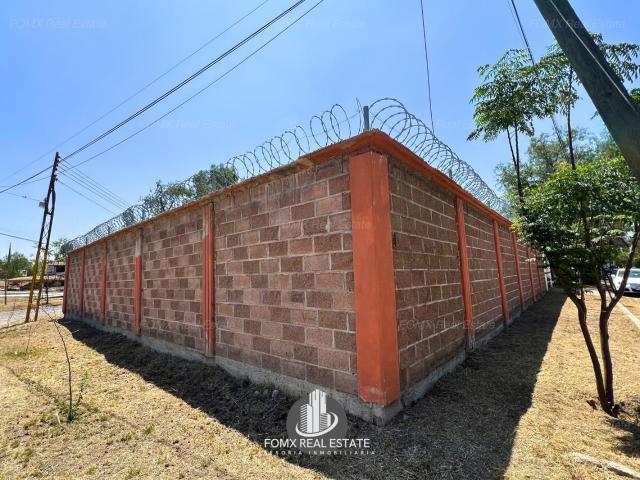 Terreno bardeado en equina en Loma Verde en venta