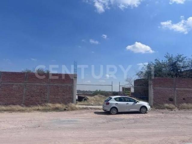 Terreno bardeado en venta en El Relicario