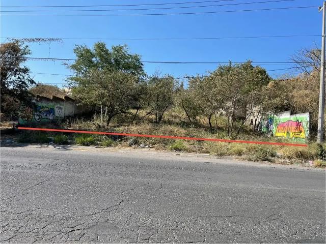 Terreno Bardeado sobre Carretera, camino hacia Atlacholoaya