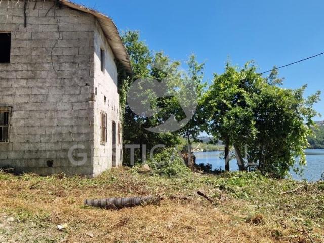 Terreno c/ anexo agrícola e vistas sobre o Rio Tâmega em Boelhe, Penafiel