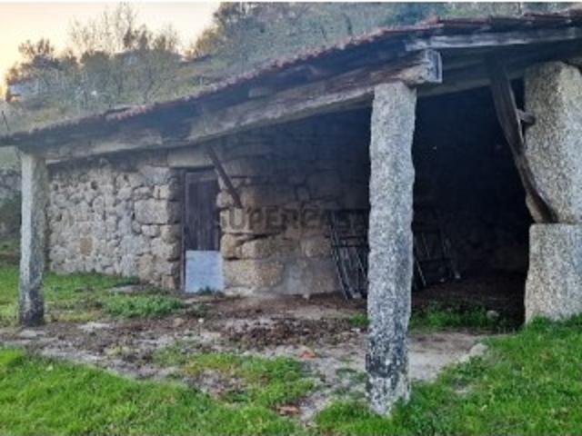 Terreno c/ Anexo em Pedra Vieira do Minho