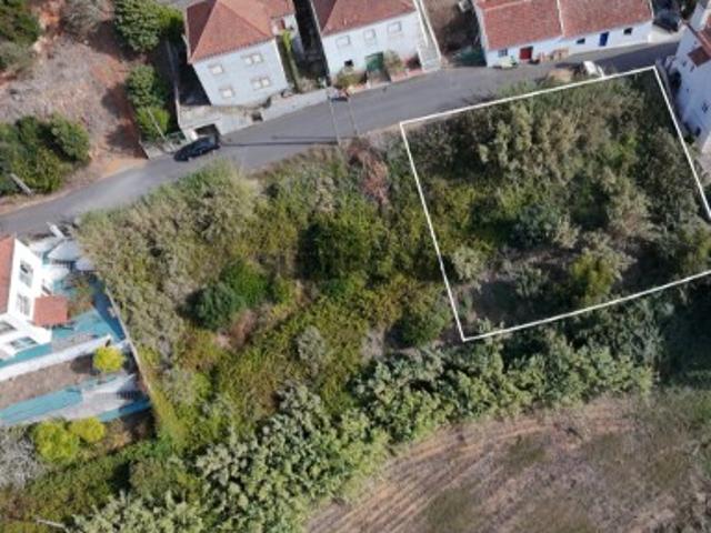 Terreno c/ Projeto para 4 Moradias