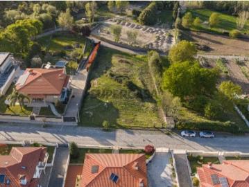 Terreno c/ viabilidade de construção moradia independente ou duas moradias geminadas em Nespereira