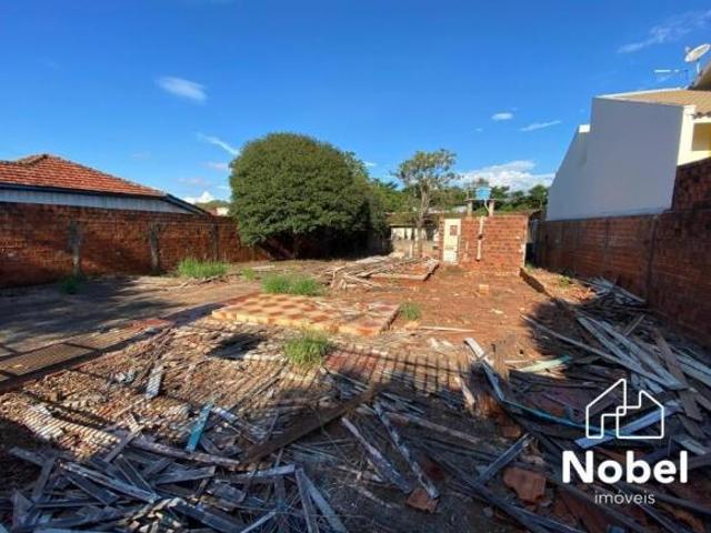 Terreno + casa à venda em Cianorte PR, bairro Zona 07 Novo Centro com 554m² de área. Aproveite ess