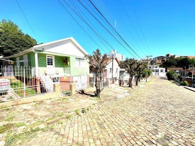 TERRENO CENTRAL COM CASA DE MADEIRA