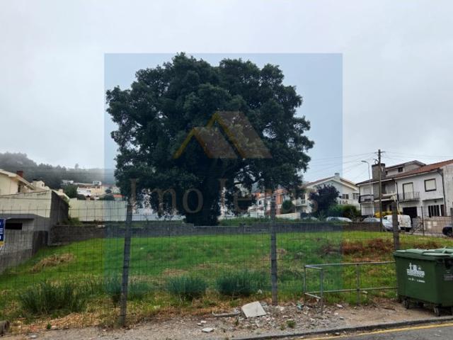 Terreno centro de Canelas Moradia 4 Frentes