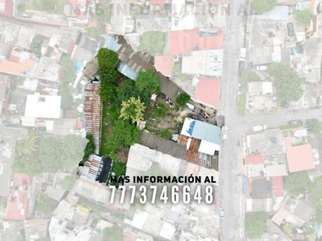 Terreno cerca de campo deportivo