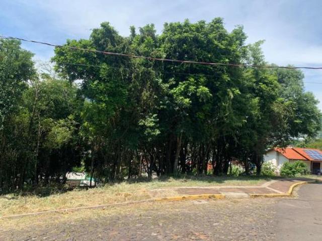Terreno com 408m² de área total, ótima localização, com vista para a cidade. Agende uma visita!