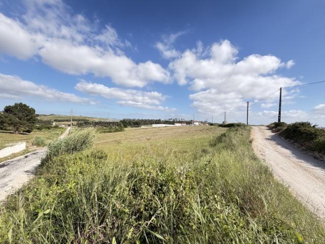 Terreno com 4120 m2, para construir uma ou duas moradias unifamiliares
