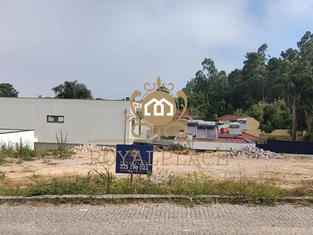Terreno com 480 m2 em Santa Maria da Feira