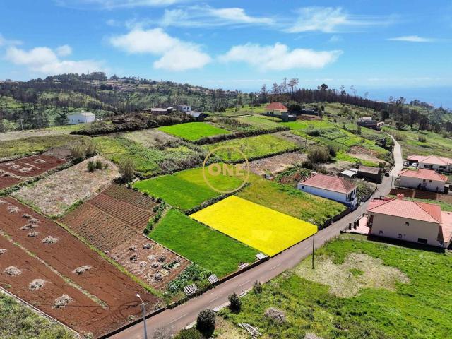Terreno com 480 m²