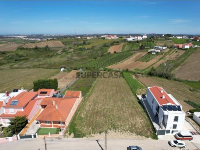 Terreno com 4920 m2 em Torres Vedras com capacidade construtiva