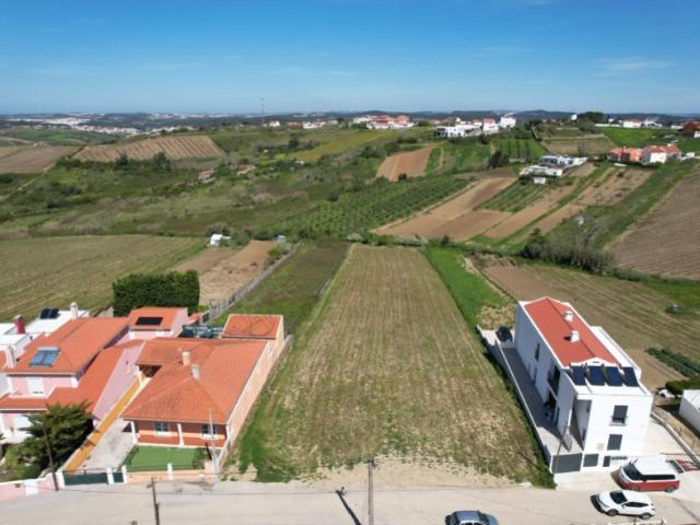 Terreno com 4920 m2 em Torres Vedras com capacidade construtiva