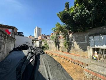 TERRENO COM 494M2 POSSUI 3 CASAS TERREAS PRÓXIMO A RUA JOSÉ NEVES