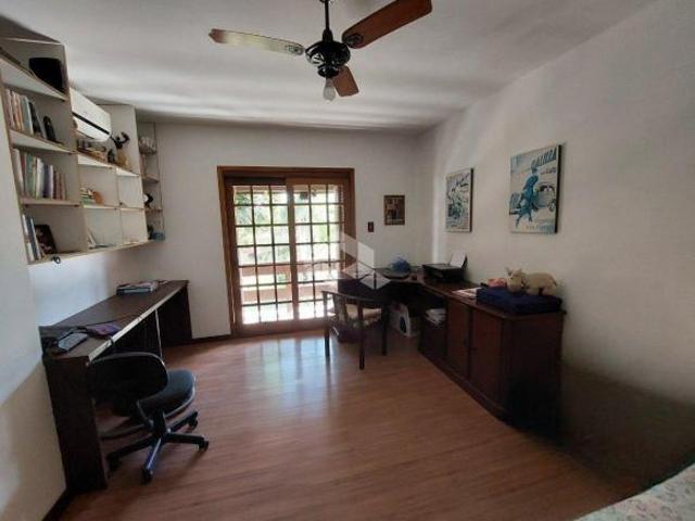 Terreno com 4 casas no bairro Pedra Redonda, em Porto Alegre
