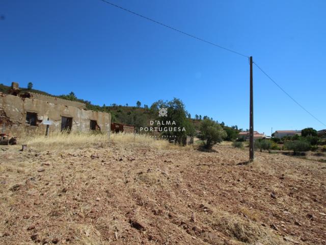 Terreno com 4.565m2 com 2 Ruinas para Recuperar em Salir