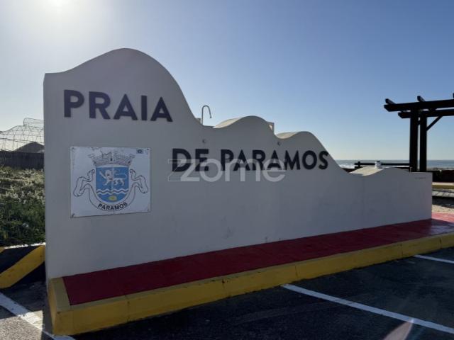Terreno com 4.810 m2 em Paramos Espinho