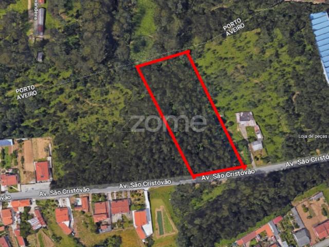Terreno com 4.900 m2, em Nogueira da Regedoura, Sta. Maria da Feira