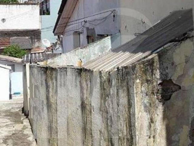 Terreno com 500m2 Área Total com 04 casas antigas, Santa Teresinha