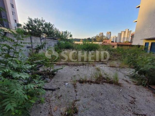 Terreno com 550m2 com 25 metros de frente em ótima localização no Jardim Marajoara