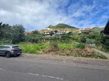 Terreno com 560 m2 em Machico