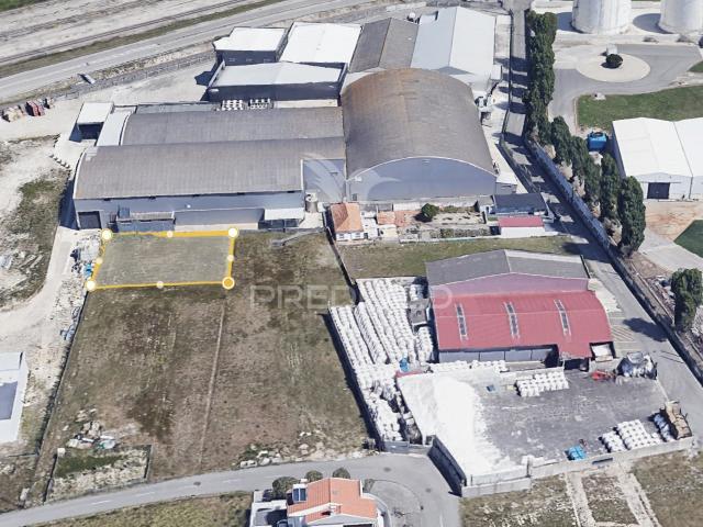 Terreno com 570 m² na Gafanha da Nazaré – Ideal para Expansão ou Apoio
