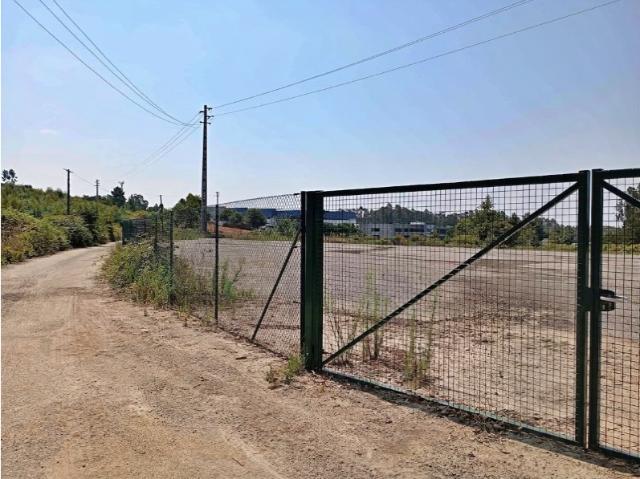 Terreno com 5800m2 para estaleiro ou exposição