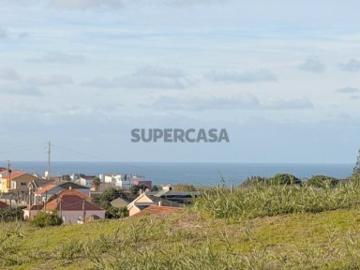Terreno com 5.000 m², em localização privilegiada junto à Costa de Prata concelho Torres Vedras, com duas frentes de estrada e vista mar deslumbrante