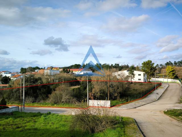 Terreno com 5.600 m² Urbanização em TOMAR