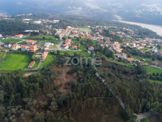 Terreno com 5.620 m2 para construção de moradias Rio Mau, Penafiel