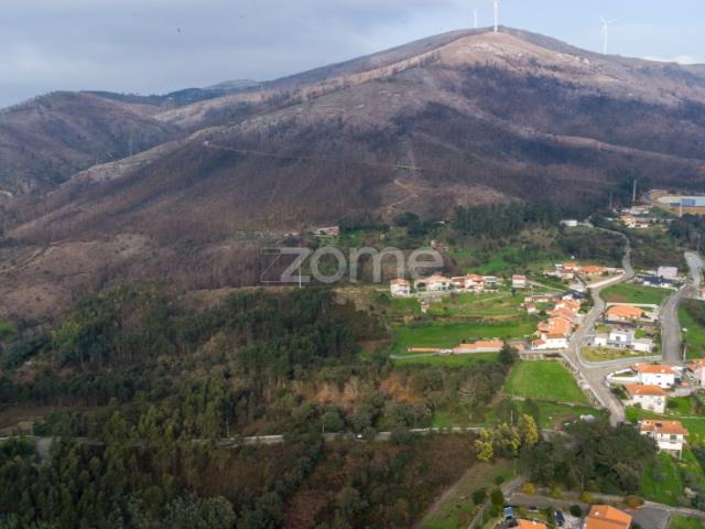 Terreno com 5.620 m2 para construção de moradias Rio Mau, Penafiel