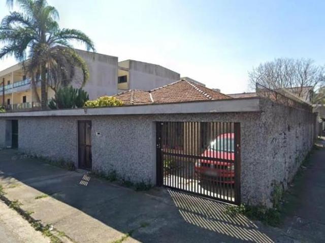 Terreno com 600 m² 20 x 30, contendo 03 casas com total de 271 m² de área construída