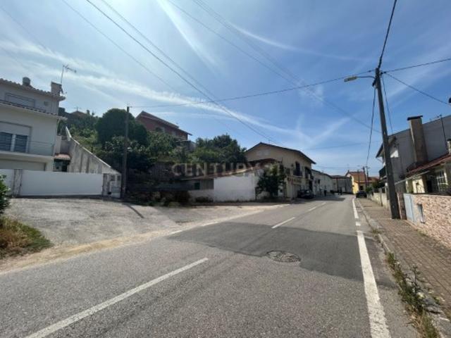 Terreno com 600 m² com moradia para reconstruir Dianteiro, Coimbra