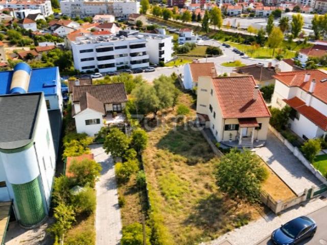 Terreno com 639 m² e vista desafogada, no centro de Pombal