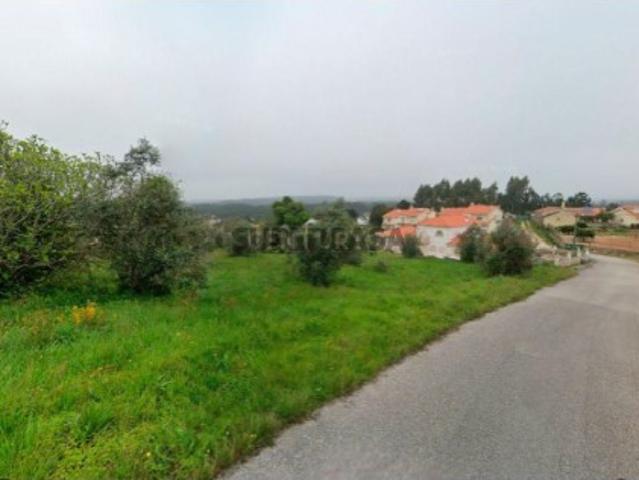 Terreno com 640 m2 Leiria