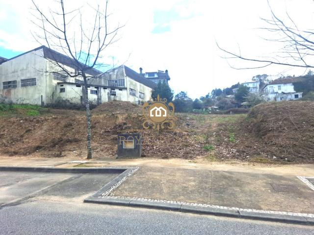 Terreno com 675m2 em São João da Madeira