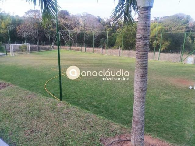 Terreno com 676,46m² à venda no Condomínio Royal Garden em Umuarama PR. Alto padrão! Topografia exce