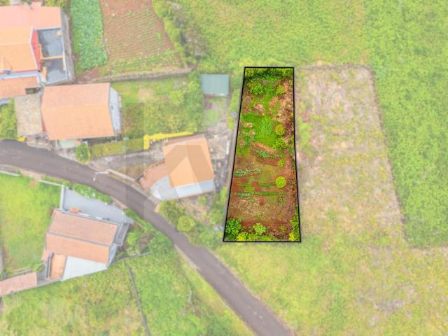 Terreno com 679 m² nas Achadas da Cruz – Porto Moniz