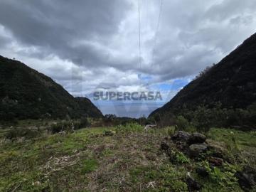 TERRENO COM 690,52M2 COM PROJECTO APROVADO PARA PALHEIRO,NO CHAO DA RIBEIRA