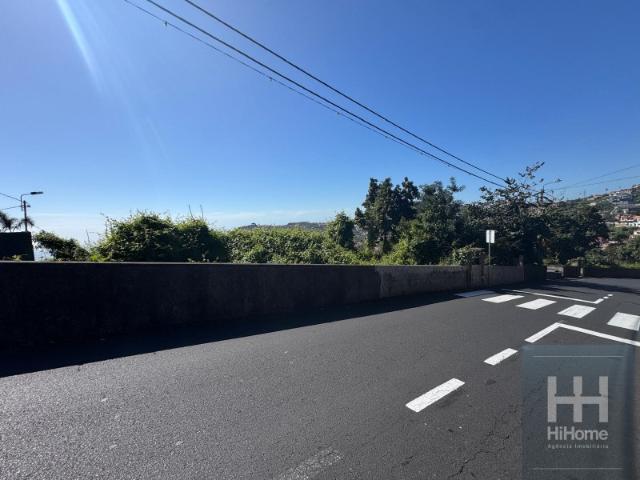 Terreno com 6.090 m² no Funchal, com excelente vista mar e cidade