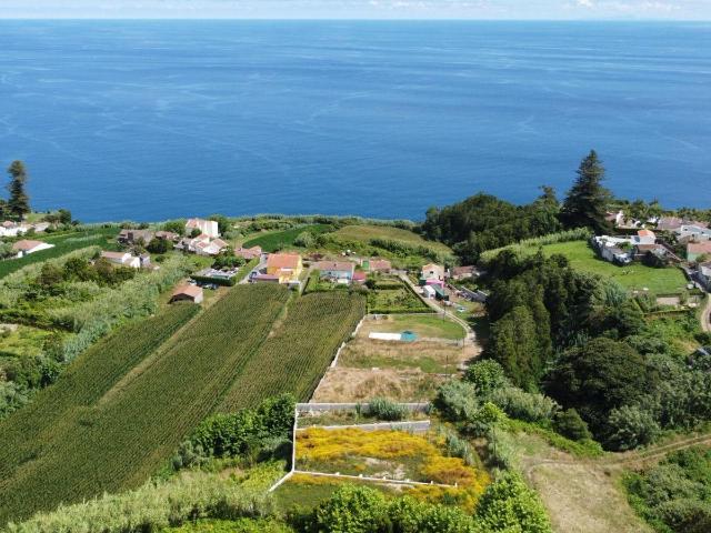 Terreno com 6.680 m² para construção de moradia e criação de uma quinta