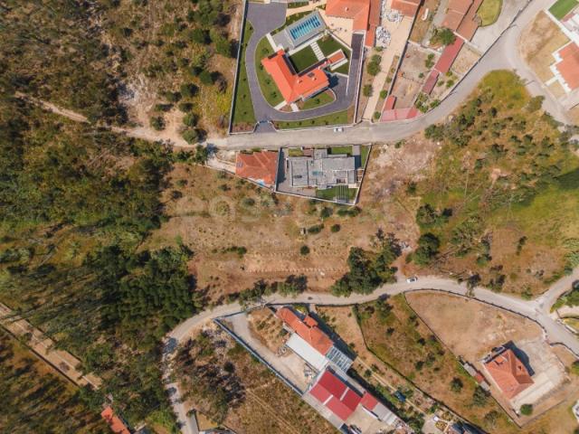 Terreno com 6.600m² na Barosa, Leiria PDM Grau II com 3.960m² de ABC