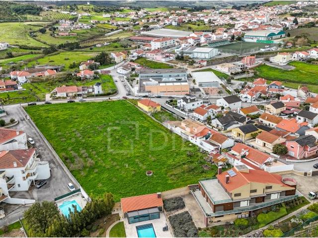 Terreno com 6.625 m² para construção de moradia, Azueira, Mafra
