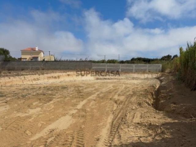 Terreno com 7047m2 em fase de construção de um Eco Resort na Lourinhã