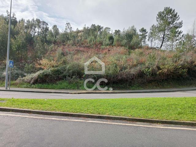 Terreno com 7900m2 para construção no Centro de Ermesinde